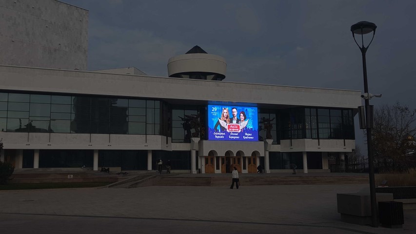 werled.ru - Светодиодный уличный экран на фасаде ВКЗ